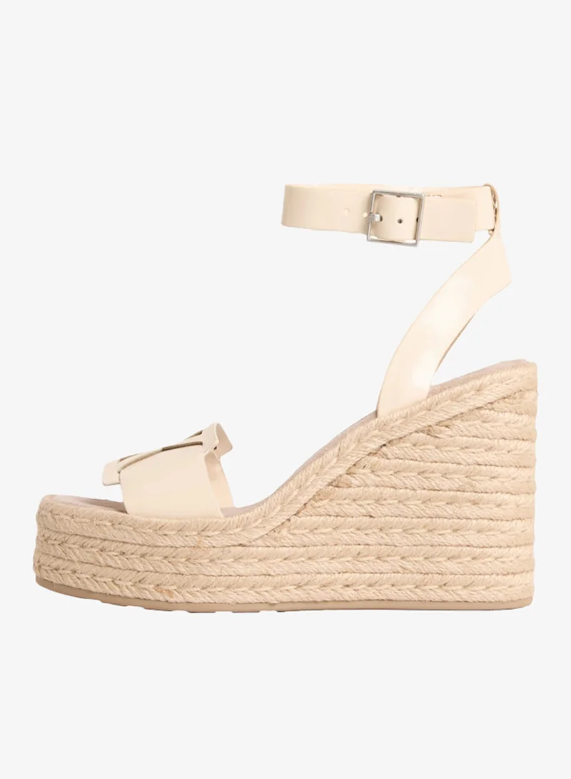 كالفن كلاين إليزابيث - صنادل إسفين إسبادريل